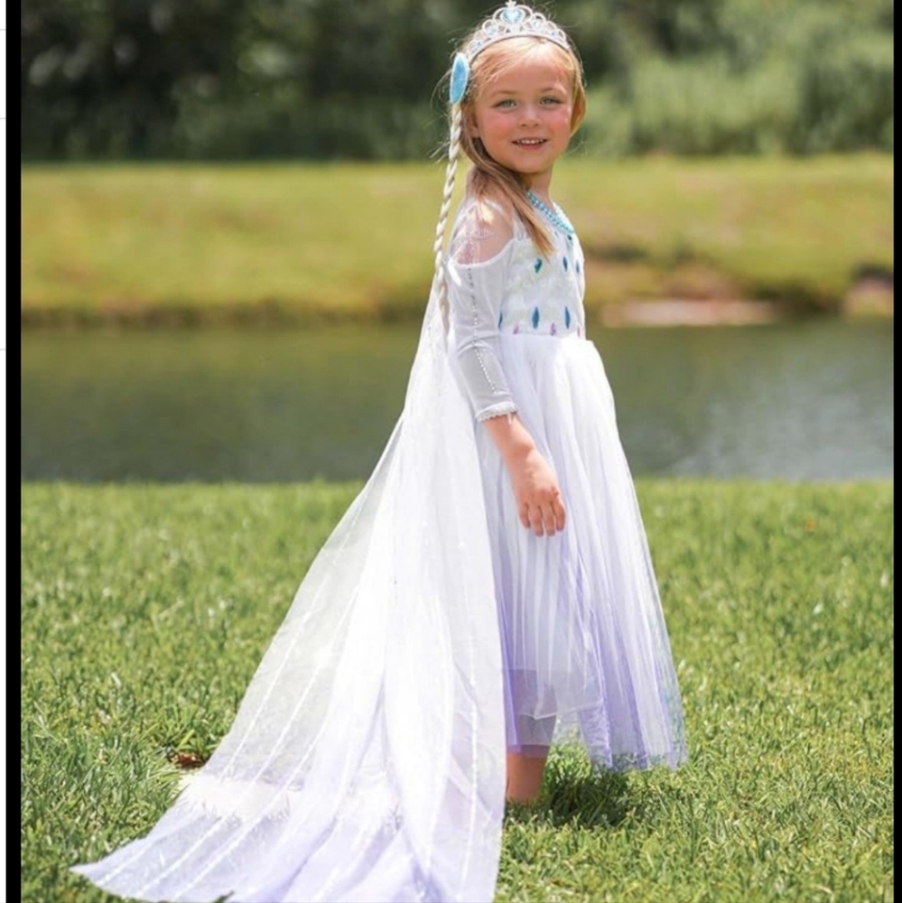 NEW. FROZEN ELSA Upgraded Costume & Long Train & ACCESSORIES size 4-4T stretchy